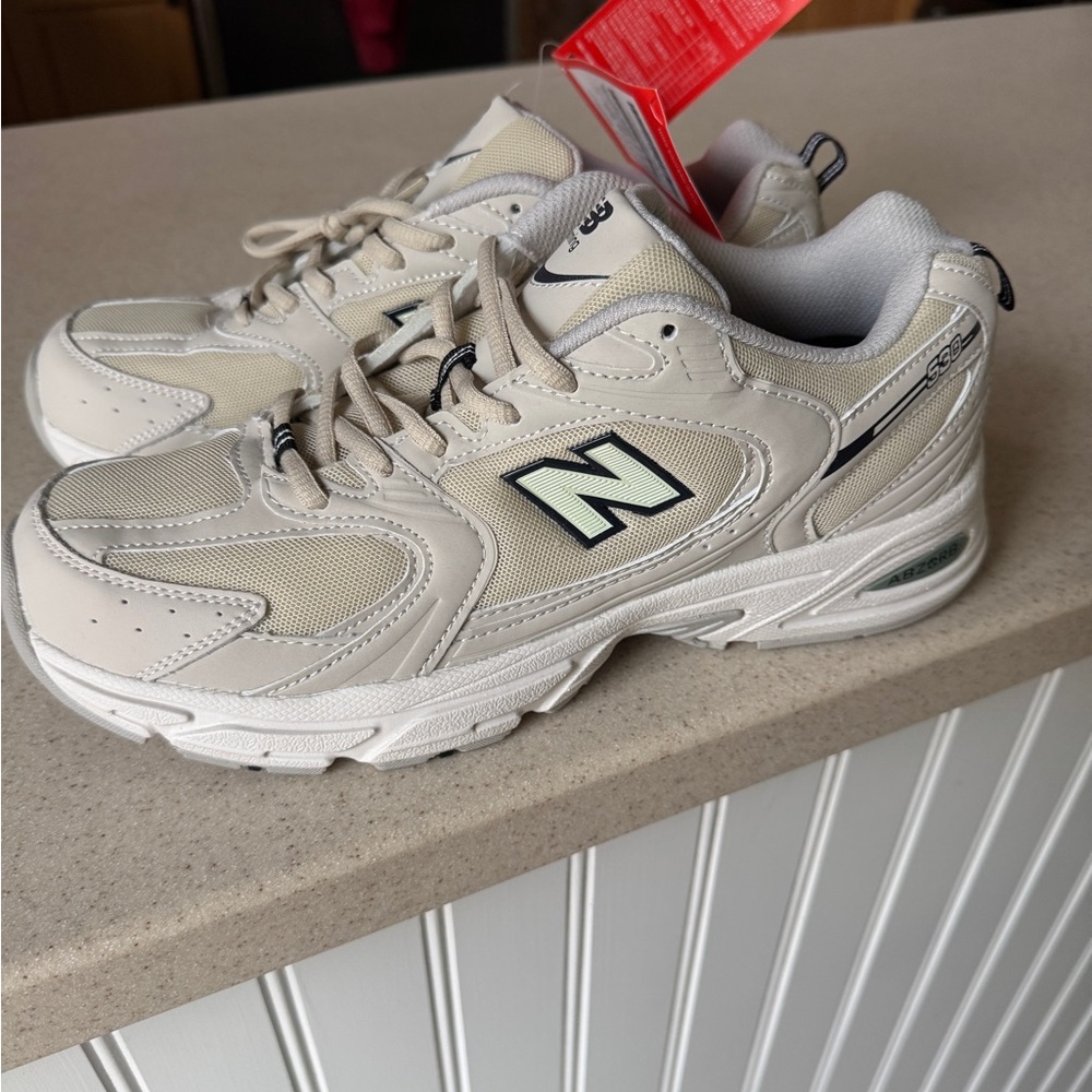 New Balance 230 Men’s 9.5 Moonbeam - Picture 2 of 4